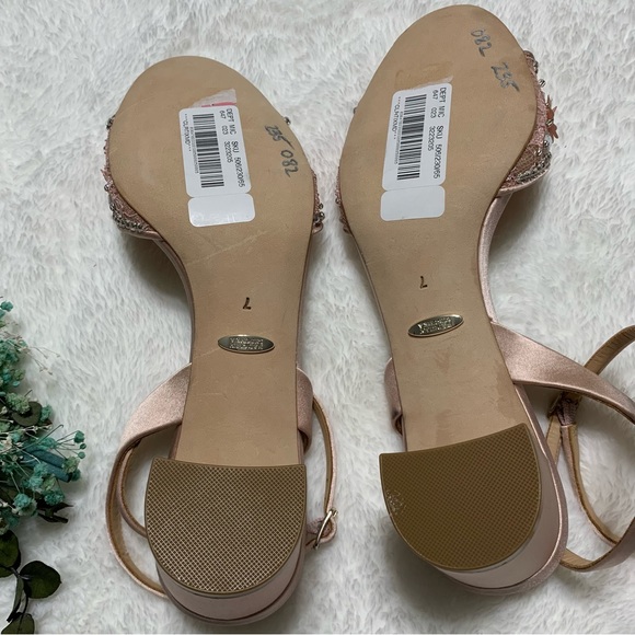 Badgley Mischka Brand
Taylin Low Heel Glamour Sandal - Picture 13 of 15